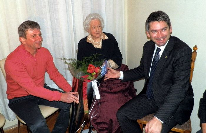 Denis Martinčić i Boris Miletić uz cvijeće su na poklon donijeli i stare fotografije
