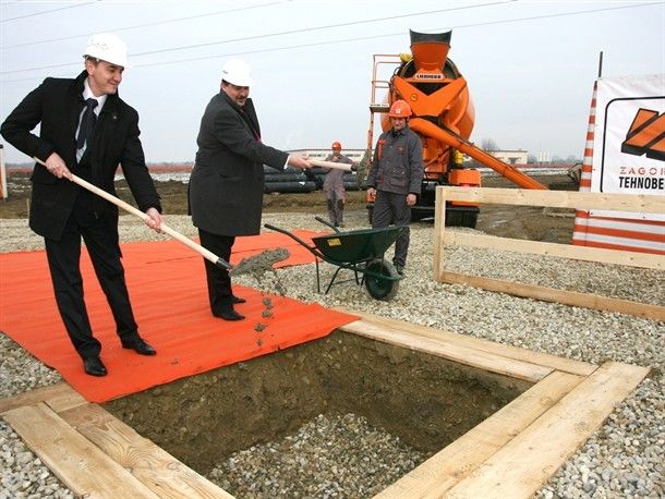Erik Mohorović prilikom postavljanja kamena temeljca za trgovački centar