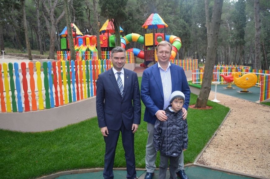 Nikolay Viktorov sa sinom i pulskim gradonačelnikom Borisom Miletićem