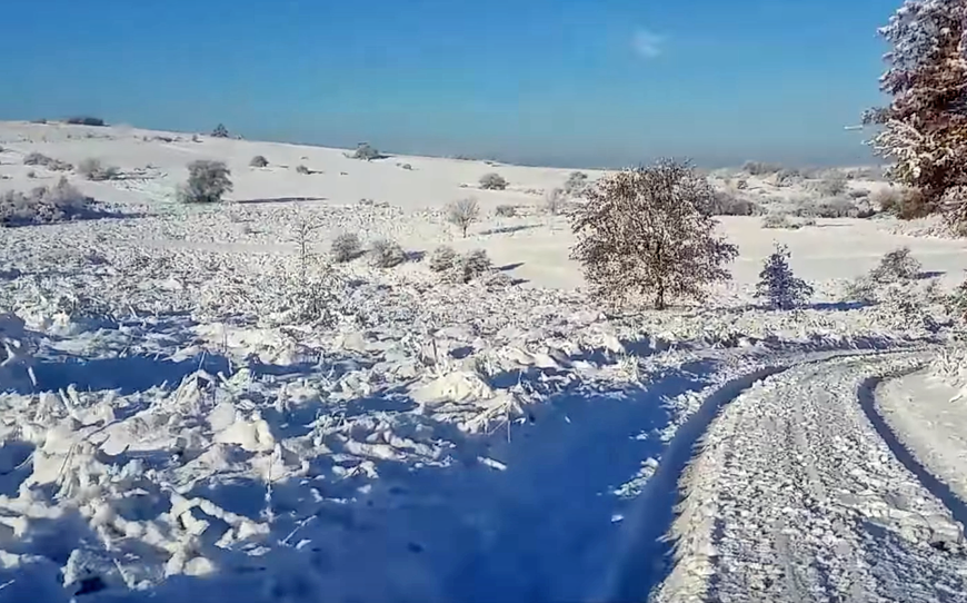 Ove godine Kopitarsko je polje dobrano zameteno snijegom (foto: Istramet/Petar Radovan)