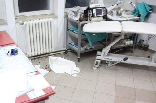 Pacijenta su branili i zaposlenici, te su i sami zadobili tjelesne ozljede (Foto: 24sata)