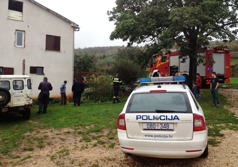 Vatrogasci i policija u Špinovcima