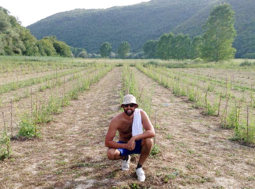 Vedran Hero na polju goji bobica u Lugu nedaleko Potpićna (foto: Arhiva/Facebook)
