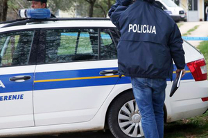 Pijani Nijemac autom udario u banku Novigradu