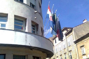 Stariji razredi osnovnih škola u Istri prelaze na online nastavu