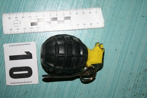Priveden zbog provala, policija pronašla i ručnu bombu