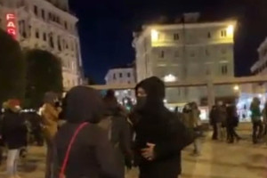 Stotinjak osoba prosvjedovalo ispred hrvatskog konzulata u Trstu