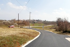 Asfaltirana cesta prema Dancima i put u Baderni