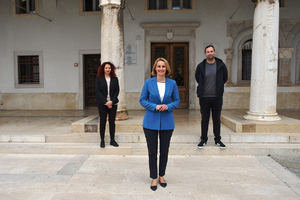 Elena Puh Belci s predstavnicima Savjeta mladih 