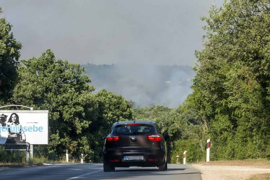 Zbog Velikog Po Ara Kod Novigrada Bile Zatvorene Tri Prometnice