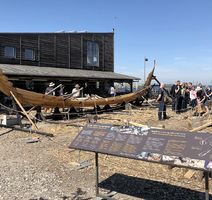 U muzeju postoji i radionica u kojoj su s autentičnim alatima izgrađuju vikinški brodovi