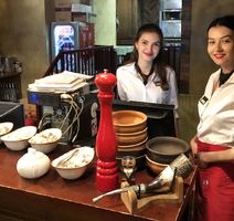 Domaćice u armenskom restoranu u Nižnji Novgorodu 