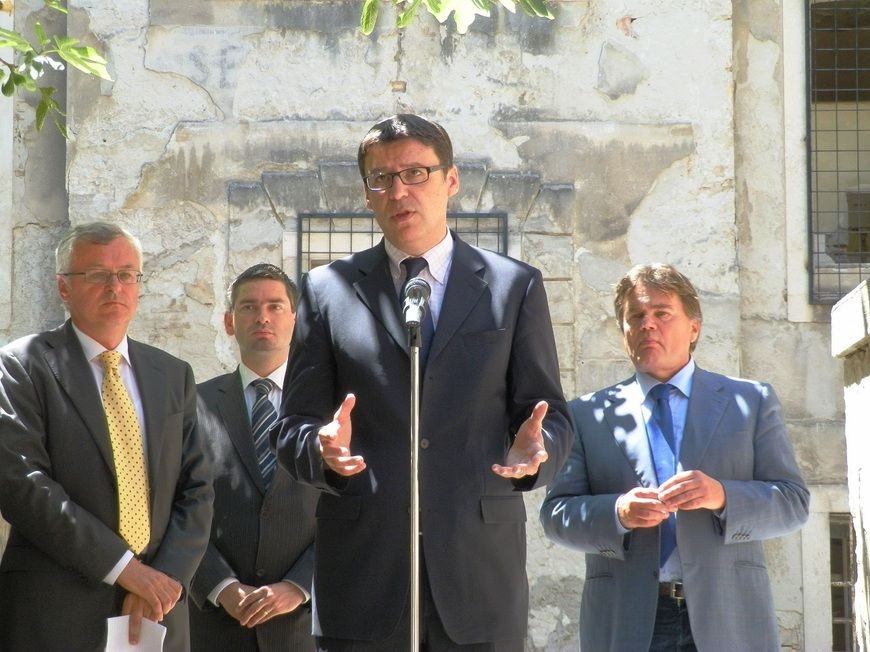 Ministar Željko Jovanović (iza: Robert Matijašić, Boris Miletić i Ivan Jakovčić)