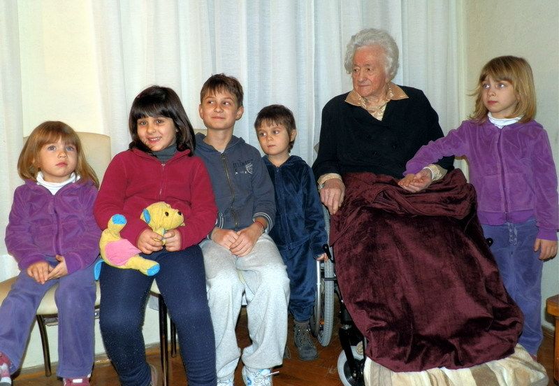 Nona Marija i njeni najmlađi praunuci
