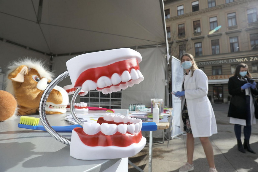 Današnji zubari više se bave korekcijom usana nego popravkom zubi