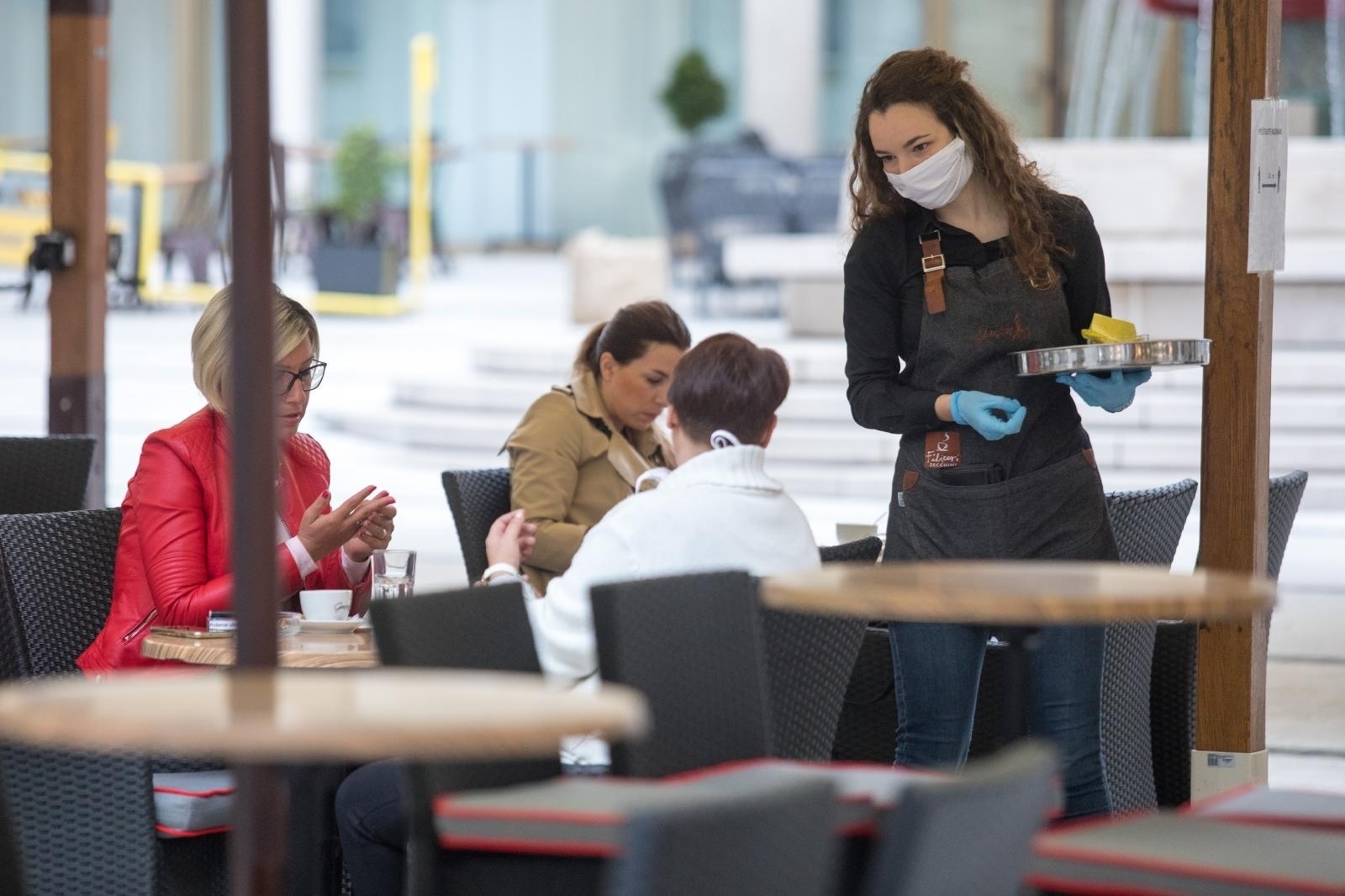 Covid potvrda za ulazak u kafiće i trgovačke centre bio bi dobar početak