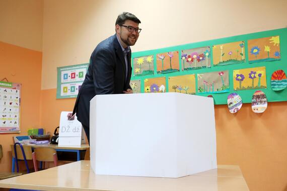 Predsjednik SDP-a glasao u Osnovnoj školi Šijana