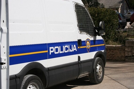 Haračili po trgovinama, policija ih ulovila s plijenom