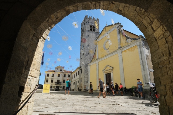 MOTOVUN BEZ FILMA Nonicama fale ludi partyji. Drugi ne plaču za 'bivšim ljubavnicima'