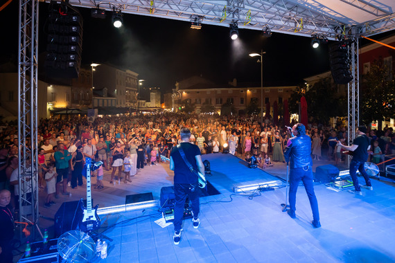 Rock spektakl na prepunom Trgu slobode za nezaboravnu večer