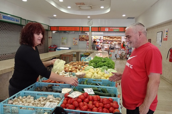 Trgovački centri popapali tržnicu. Na pazinskom markatu samo jedna prodavačica