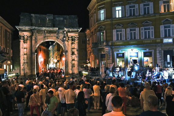 Pulska noć će se ipak održati. Na Portarati će pjevati Alen Vitasović