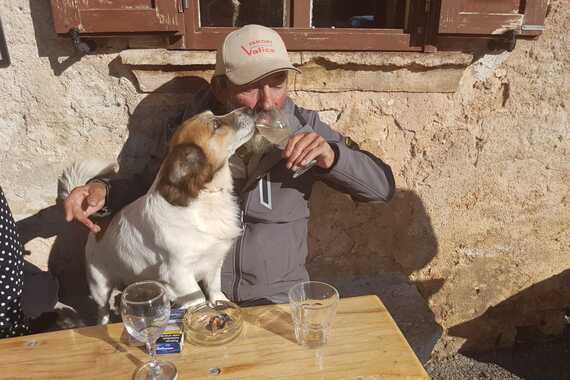 Roki najviše voli sladoled od vanilije, a kad popije malvaziju laje na misec i ako ga ni