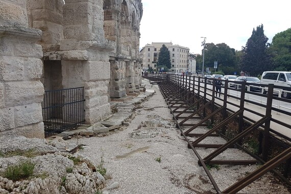 Za uređenje prostora ispred Arene stigla jedna ponuda. Evo kad će sanacija...