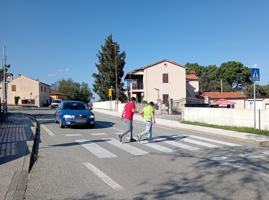 Pješački prijelazi kao kockanje sa životom: 'Skoro sam ostala bez dvoje djece, dajte nam te kamere!'