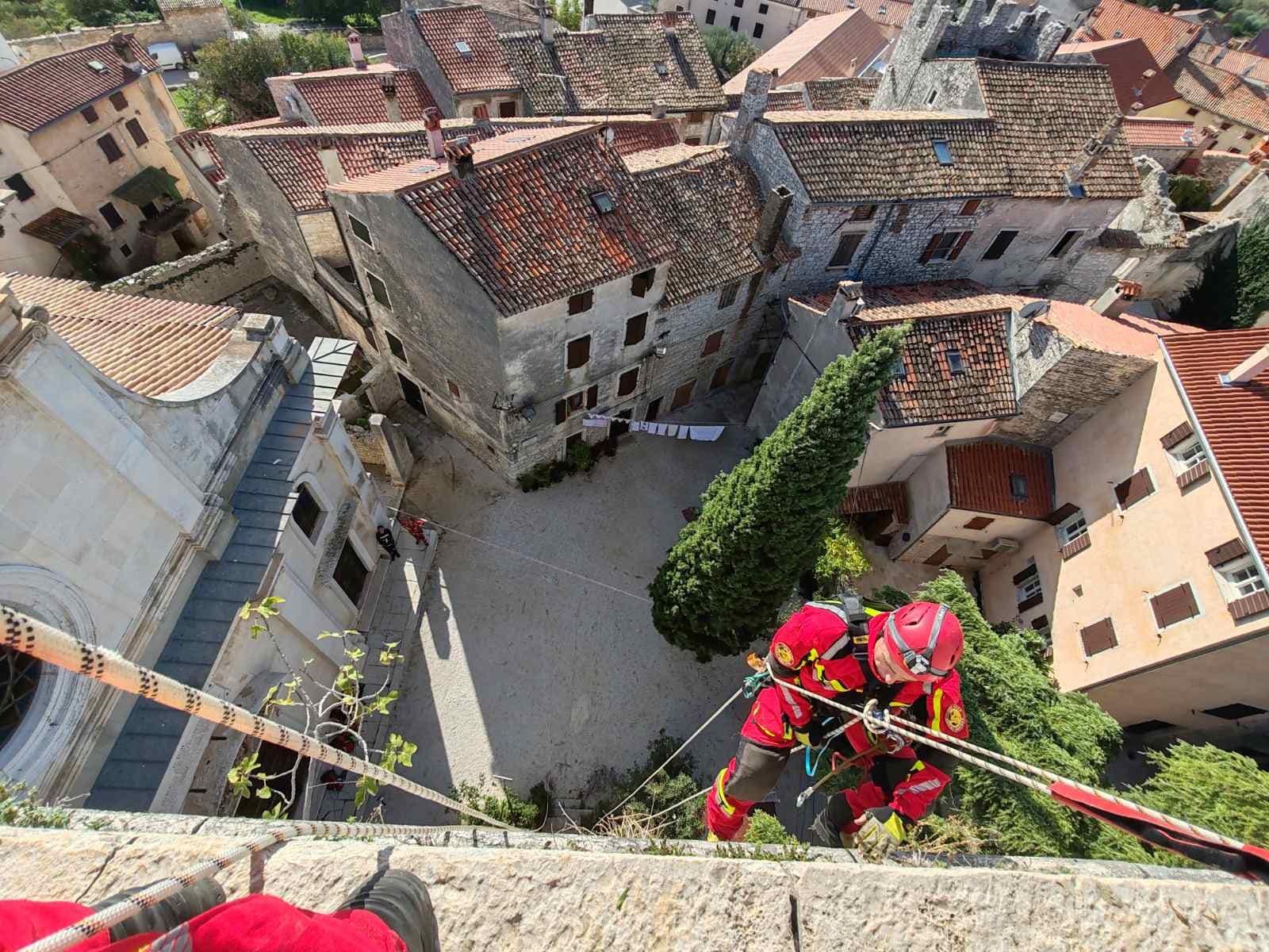 Atraktivni prizori na baljanskom zvoniku (Foto: JVP Rovinj)