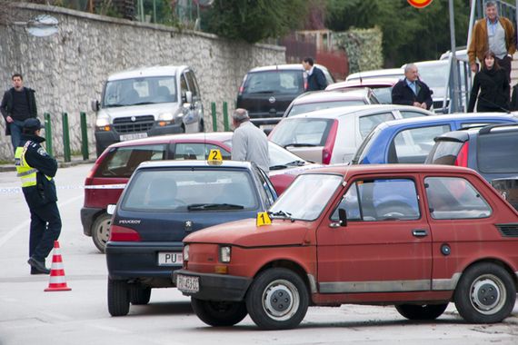 Labin: Vozač preminuo u „peglici“ i udario u Peugeot