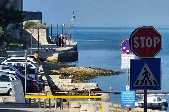 Pogledajte leteću jedrilicu nad Porečom