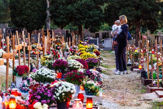 Blagdan je Svih svetih. Puljani obilaze grobove najmilijih