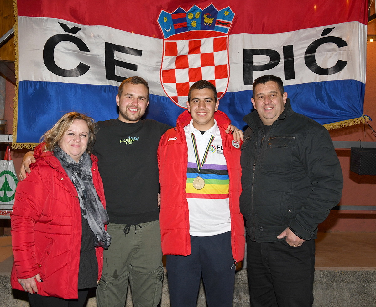 Zlatna obitelj - Manuela, Mateo, Ivan i Goran Načinović (Foto: Roberto Matković)