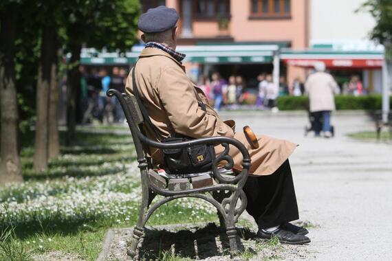 Umirovljenik se okomio na policajca pa dobio kaznu od 700 eura, a prima penziju od 140