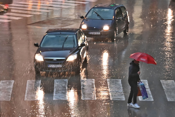 U Istri kiša, snijeg zatrpao cestu do Rijeke