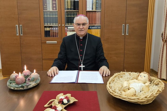 Božić je poziv da se vratimo k jaslicama i postanemo maleni poput djeteta, jednostavni, bezazleni