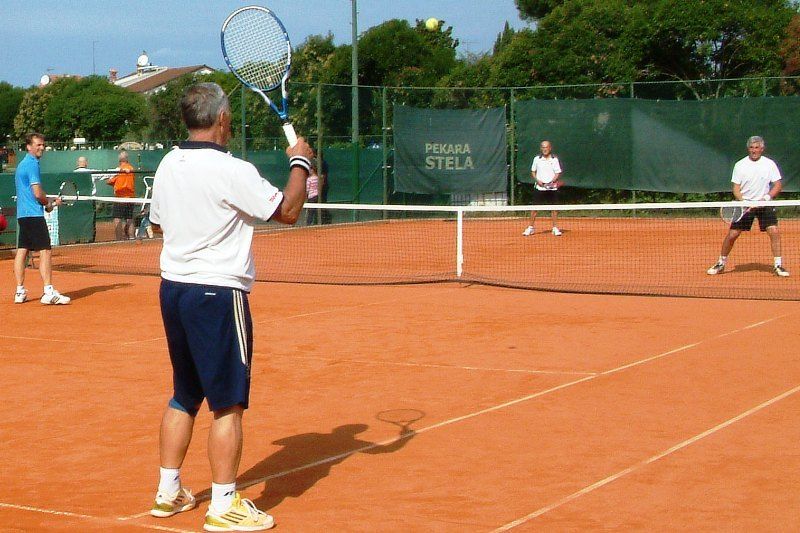 Teniski tereni sportskog centra u Karpinjanu ugostili su četrdesetak igračica i igrača iz čitave Istre