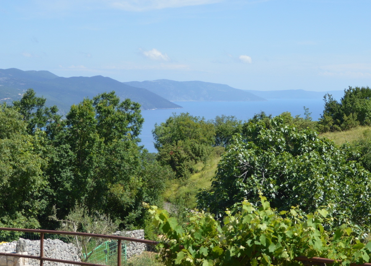 Pogled na Kvarnerski zaljev iz sela Kušari (foto: Kristian Stepčić Reisman)