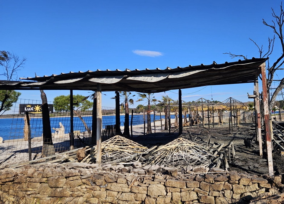 Ostaci nekadašnjeg beach bara