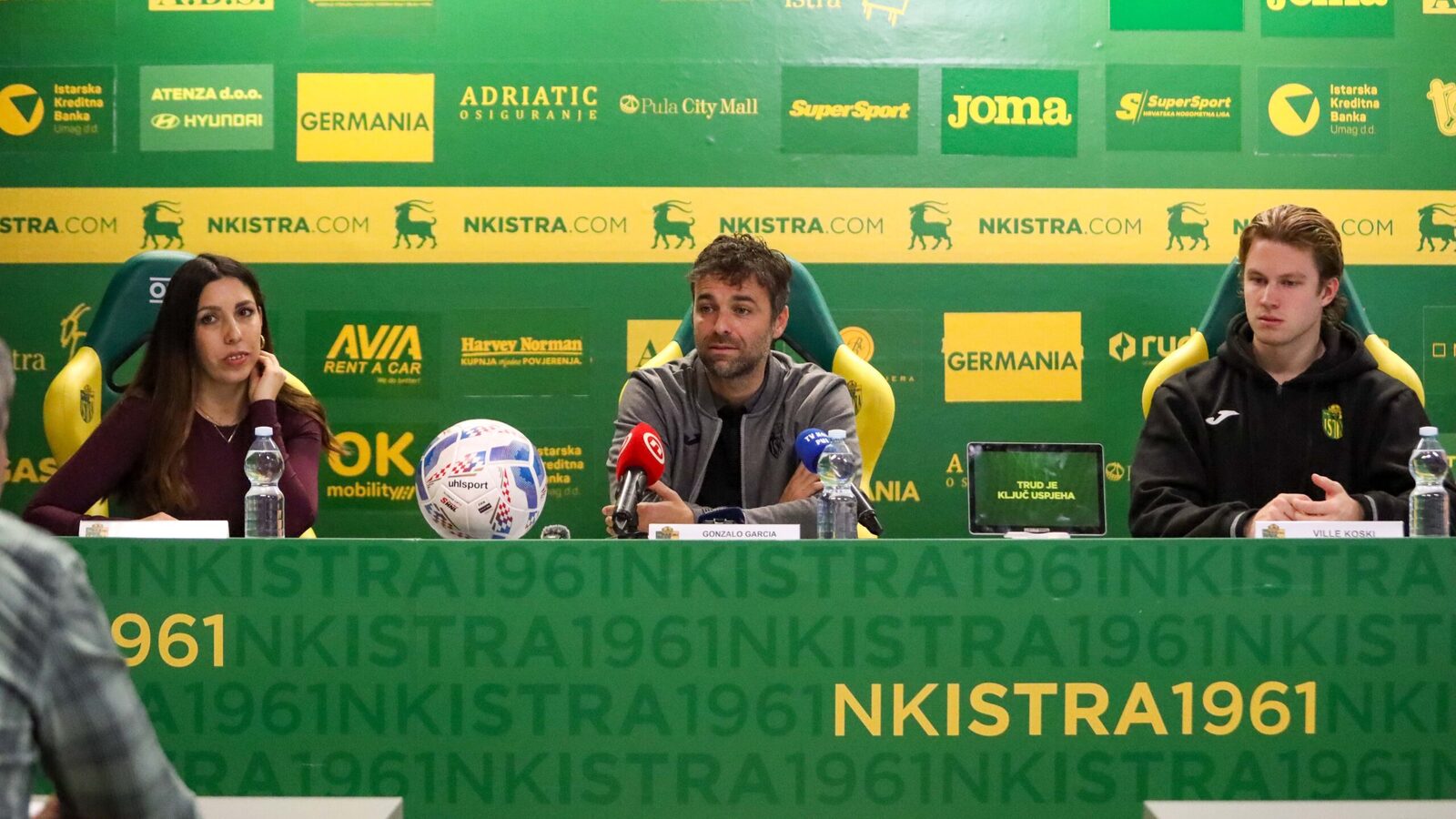 Glasnogovornica Melinda Kečan, Gonzalo Garcia i Ville Koski na konferenciji za novinare (foto: NK Istra 1961)