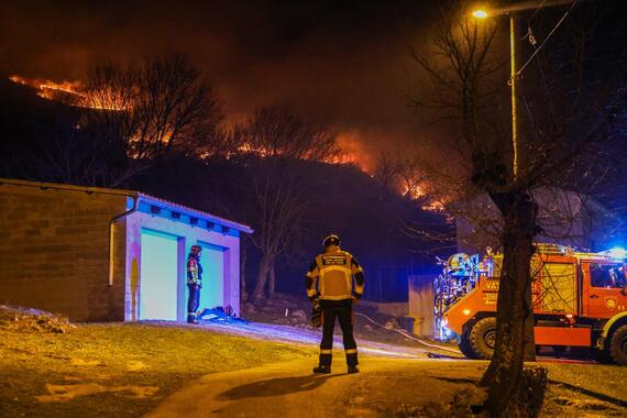 Požar pod kontrolom, ali nije lokaliziran. Opasnosti za ljude i kuće nema