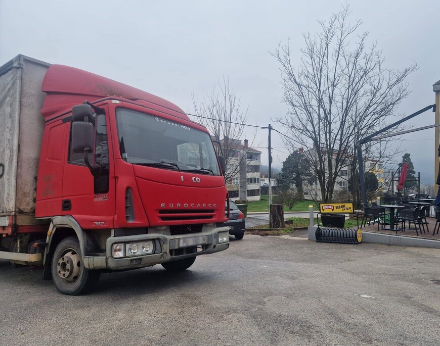 Vlasnik ovog kamiona svaki dan slavi Valentinovo. Vozi uokolo jednu lijepu poruku