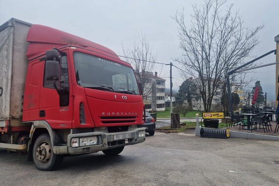 Vlasnik ovog kamiona svaki dan slavi Valentinovo. Vozi uokolo jednu divnu poruku