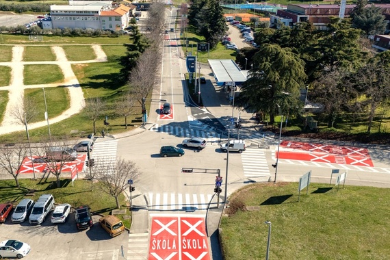 Raskrižje kod Osnovne škole Poreč odsad sigurnije za pješake i vozače