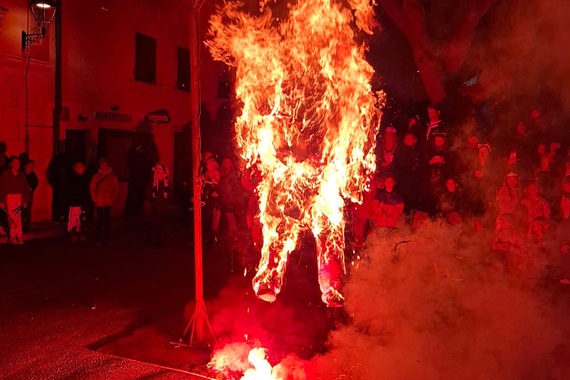  Čitanjem šentence i spaljivanjem Pusta simbolično su nestale sve stare nedaće