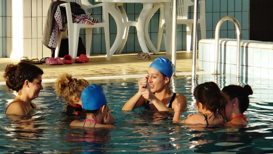 Pervan treneri su velikog srca, koji kroz sinergiju individualnog i grupnog rada uče djecu da daju najbolje od sebe kako bi svladali nove vještine i naučili plivati
