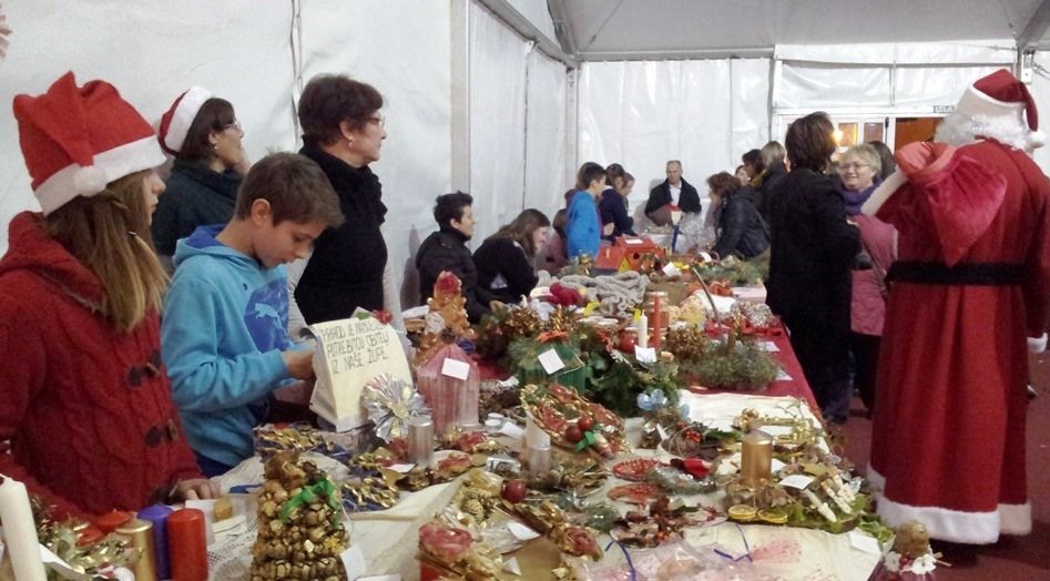 Na sajmu se kroz tri dana moglo razgledati i kupiti ponešto iz ponude 15-ak izlagača