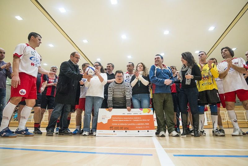 Za pomoć Centru za inkluziju i podršku u zajednici iz Buja, snage su na terenu odmjerili poznati hrvatski nogometaši i članovi udruge Humane zvijezde Hrvatske