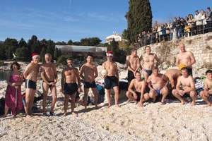 Pazinjani i Labinjani otvorili sezonu kupanja na istočnoj obali Istre (video)